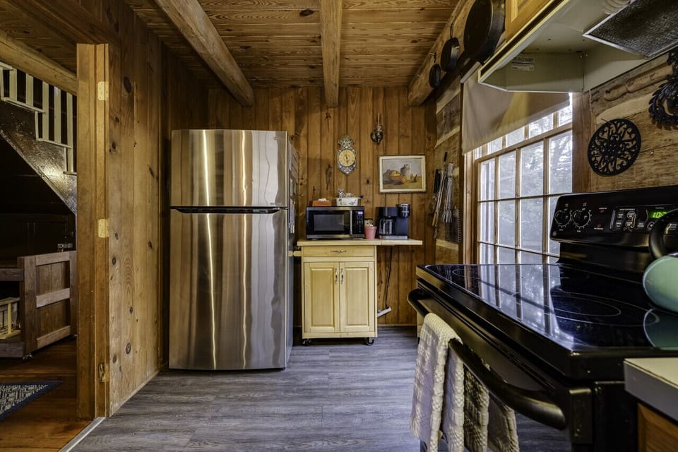 Fully equipped country kitchen w/ river view