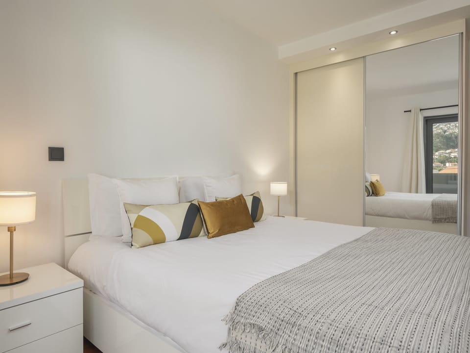 Bedroom with double bed