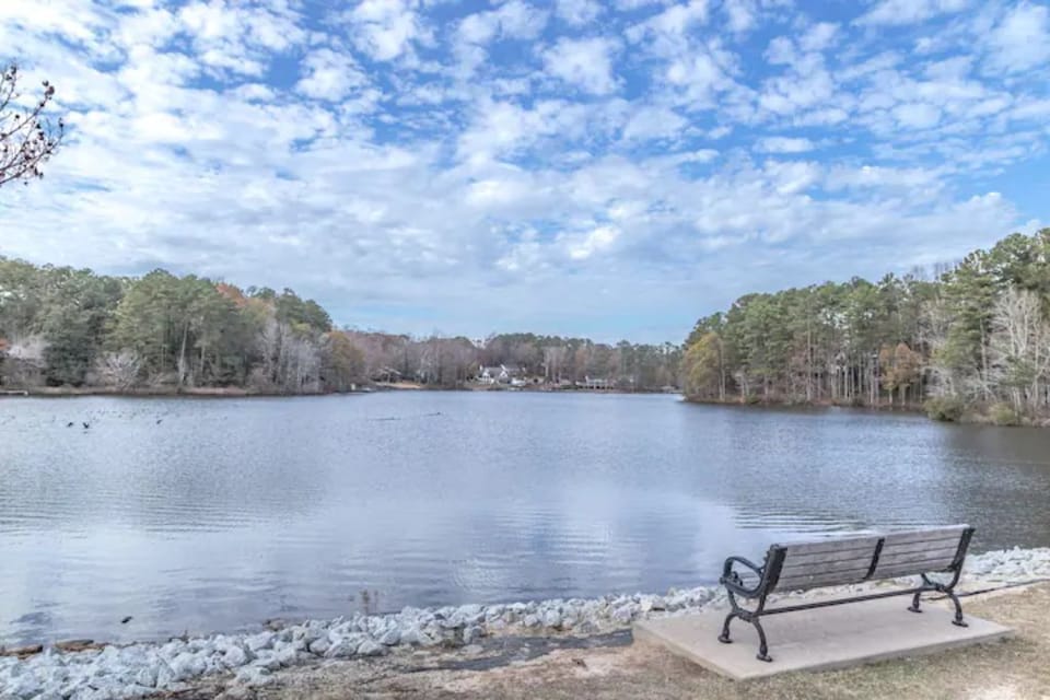 Lake Peachtree nearby makes for a great walk - check out the golfcarts and dam.