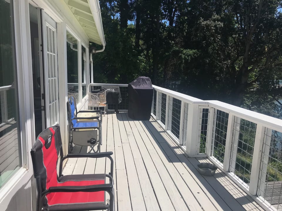 upstairs deck off family room