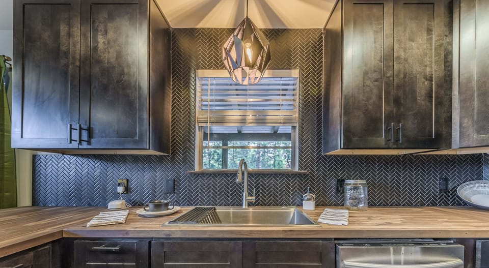 Gourmet Kitchen with upgraded appliances