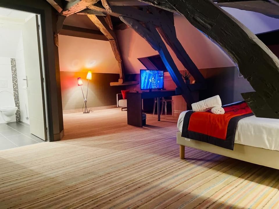 Signature Suite | Down comforters, memory foam beds, minibar, in-room safe