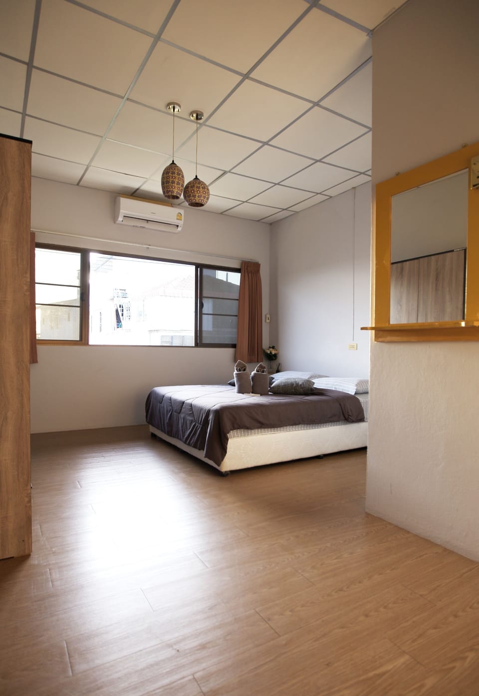 Deluxe Room, 1 Queen Bed | Free WiFi, bed sheets