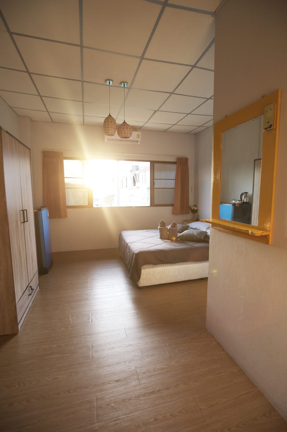 Deluxe Room, 1 Queen Bed | Free WiFi, bed sheets