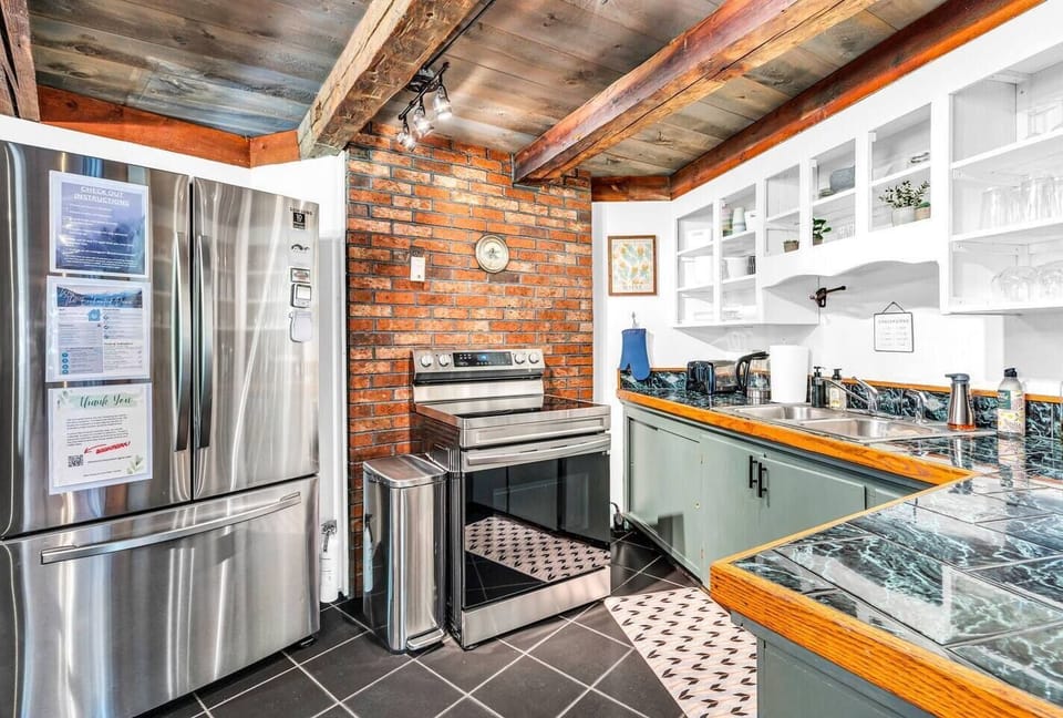 Unleash your culinary creativity in our fully equipped kitchen, complete with updated appliances. Prepare delicious meals with ease and enjoy the convenience of a modern, functional space. Embrace the joy of cooking during your stay with us.
