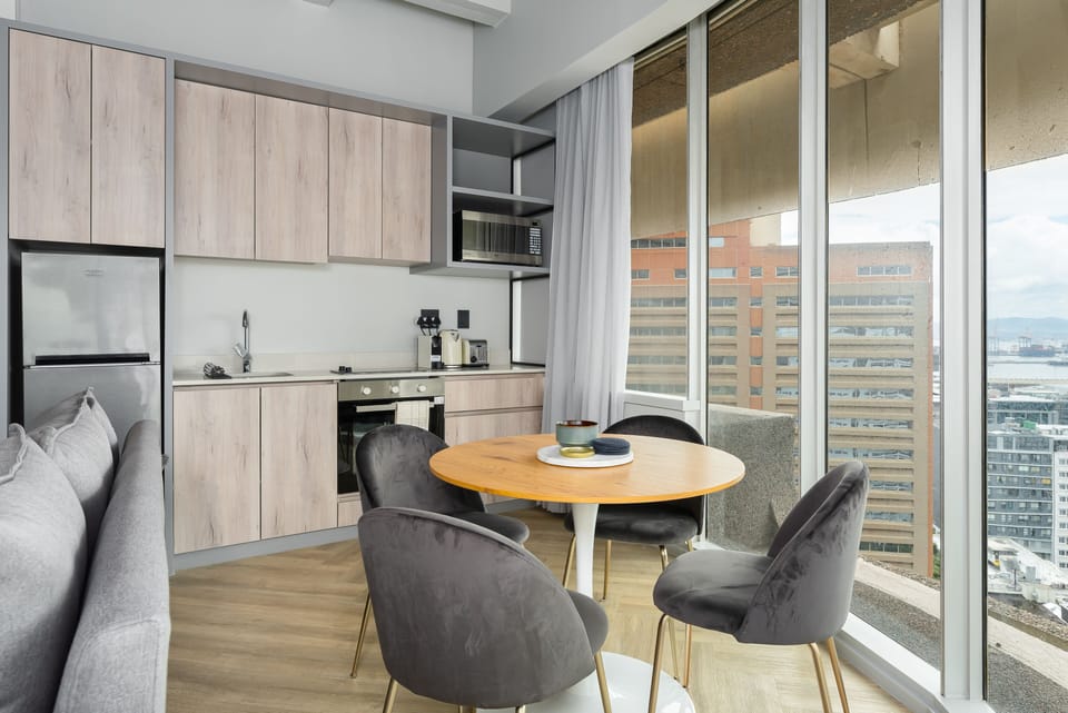 City Apartment | In-room dining