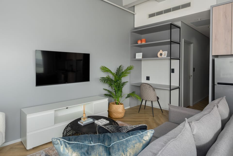 City Apartment | Living area | 40-inch flat-screen TV with cable channels, TV, Netflix