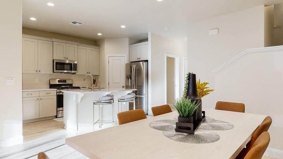 Townhome, 3 Bedrooms | Private kitchen | Fridge, oven, coffee/tea maker, toaster