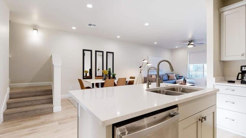 Townhome, 3 Bedrooms | Private kitchen | Fridge, oven, coffee/tea maker, toaster