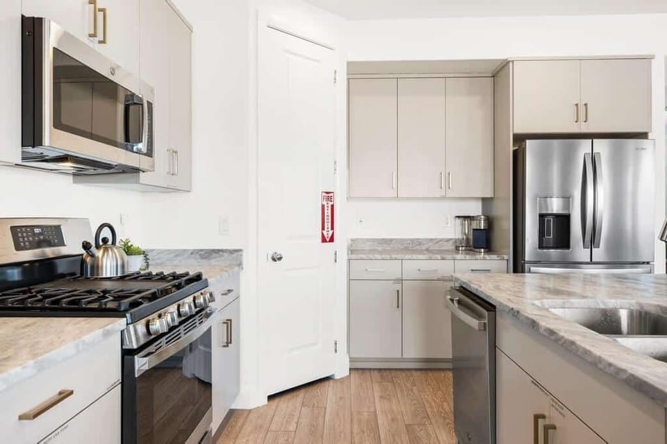House, 5 Bedrooms | Private kitchen | Fridge, oven, coffee/tea maker, toaster