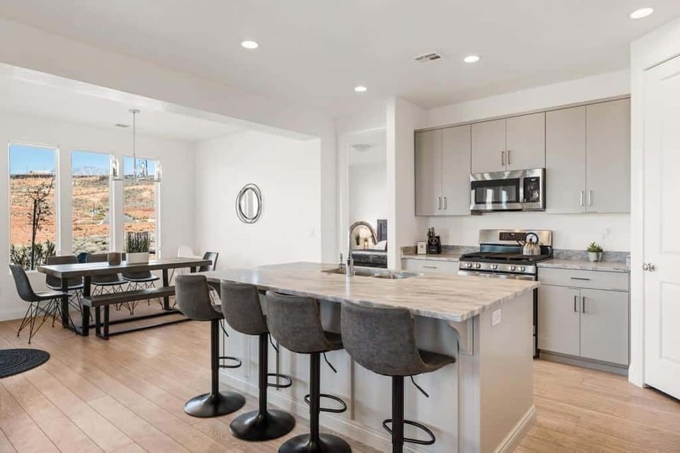 House, 5 Bedrooms | Private kitchen | Fridge, oven, coffee/tea maker, toaster