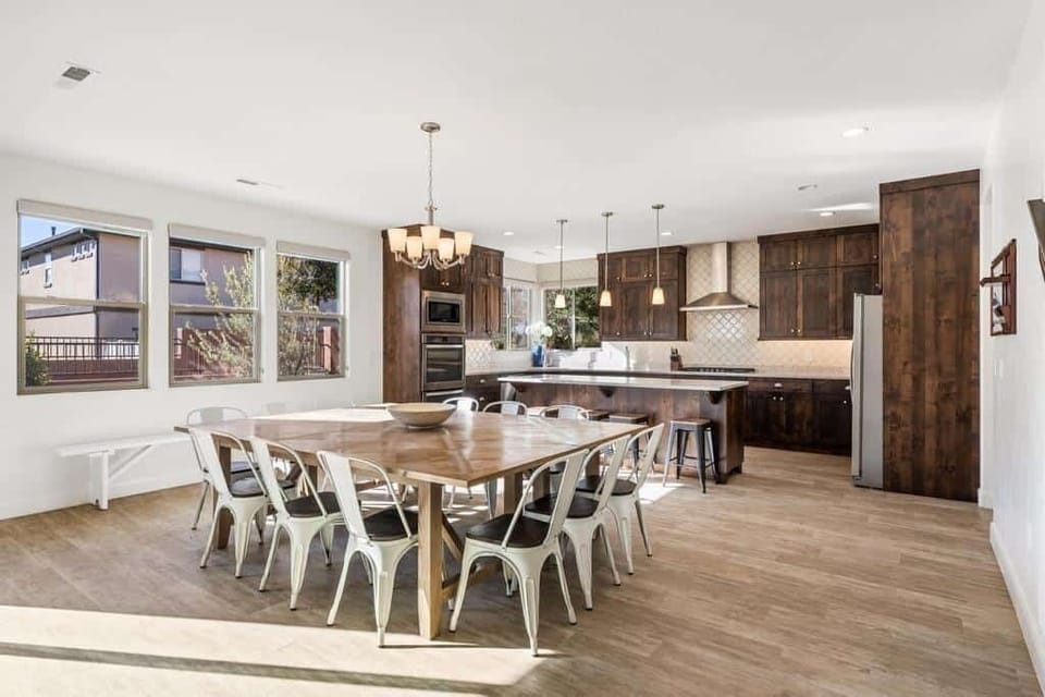 Townhome, 6 Bedrooms | Private kitchen | Fridge, oven, coffee/tea maker, toaster
