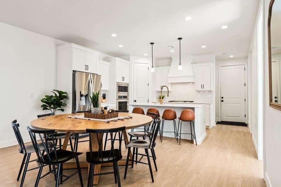 Townhome, 5 Bedrooms | Dining