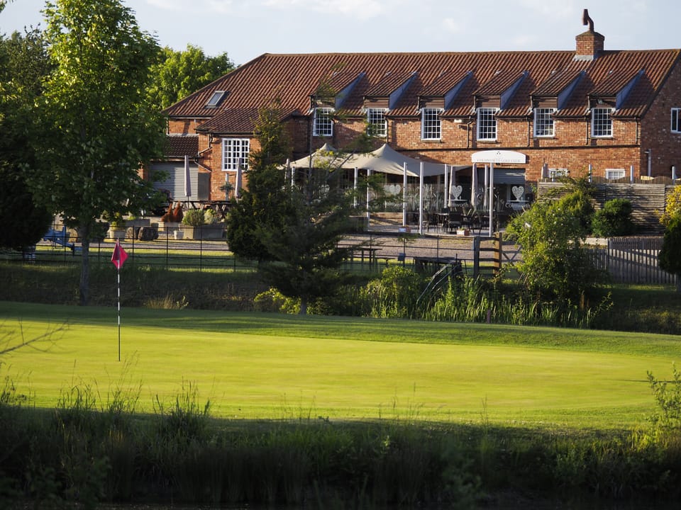 cafe & clubhouse