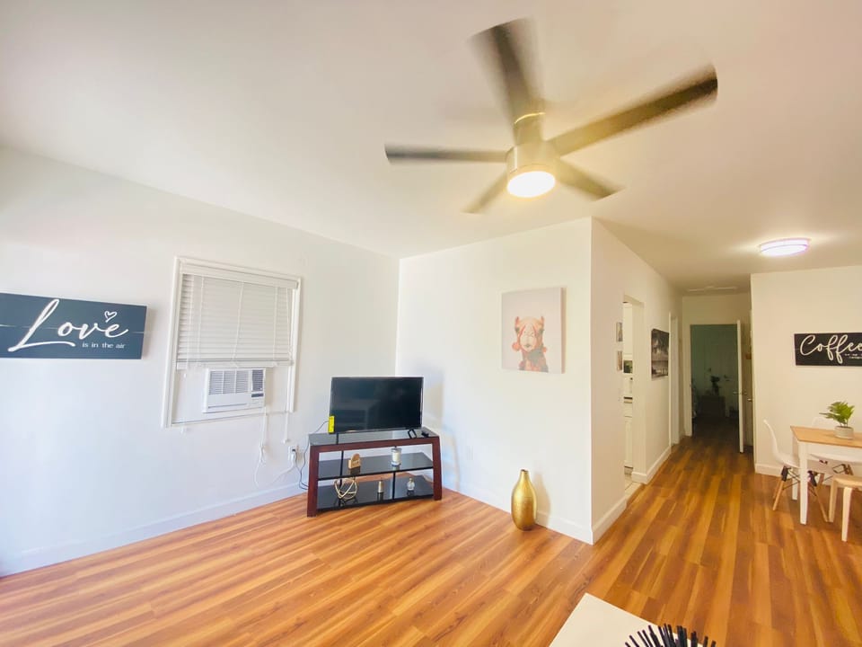 Living room with Smart TV to catch up with all your favorite shows