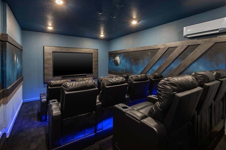 Movie Theater w/ Reclining Chairs *Highlight*