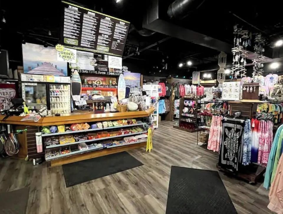 poolside deli and giftshop