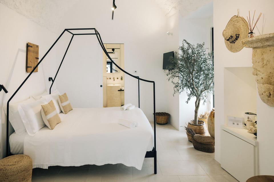 Deluxe Double Room | Frette Italian sheets, premium bedding, down comforters, minibar