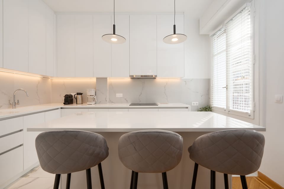 Luxury Apartment, 4 Bedrooms, Terrace, Corner | Private kitchen | Fridge, microwave, oven, stovetop