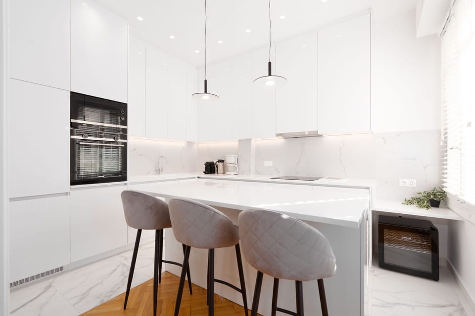 Luxury Apartment, 4 Bedrooms, Terrace, Corner | Private kitchen | Fridge, microwave, oven, stovetop
