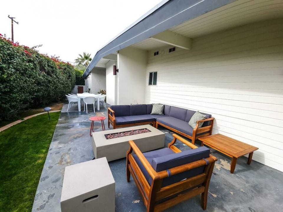 Al fresco living at its finest – where the outdoors seamlessly blend with comfort