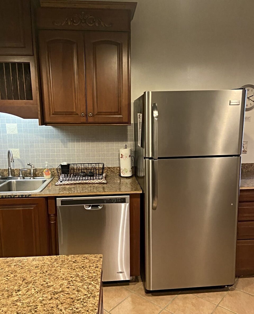 Full Kitchen with Stainless Steele Appliances