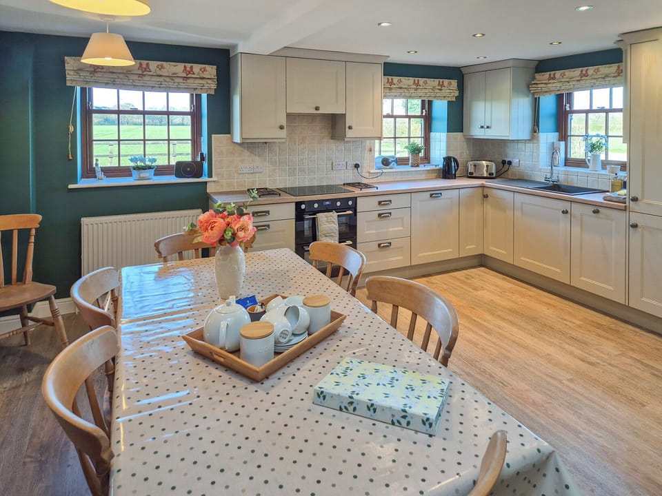 Kitchen/diner | The Old Combine Shed, Blackwoods, near Easingwold