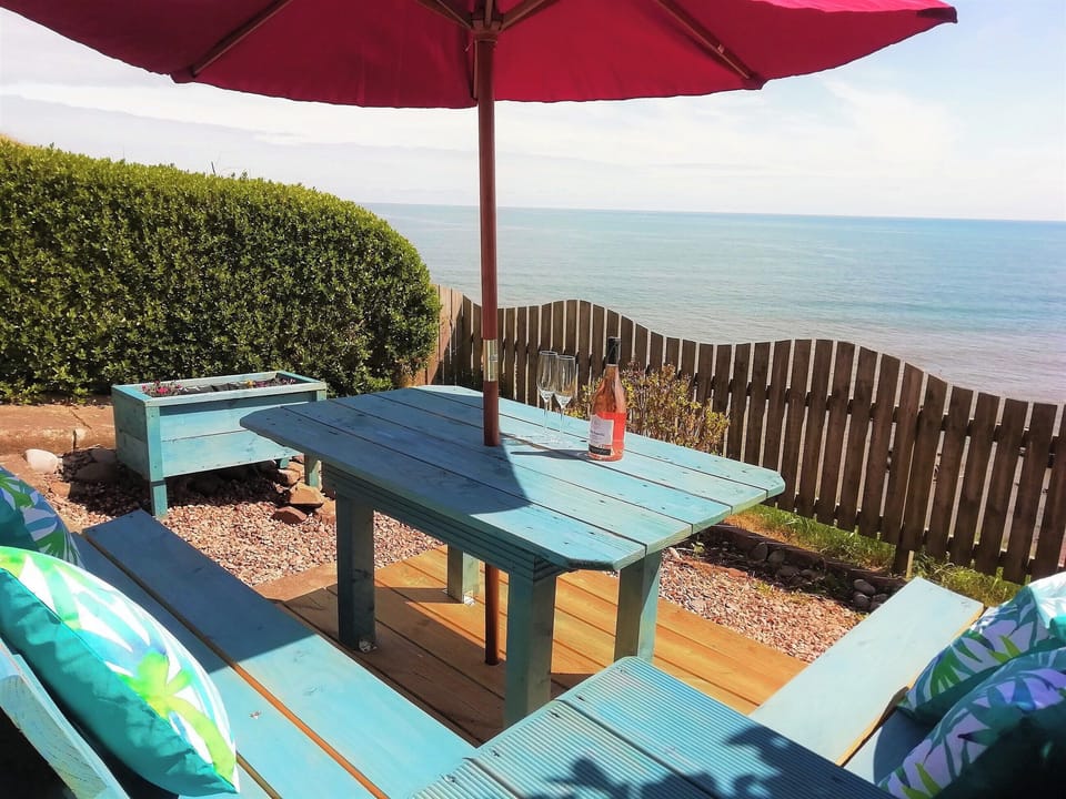 Sitting-out-area | The Lucken, Auchmithie near Arbroath