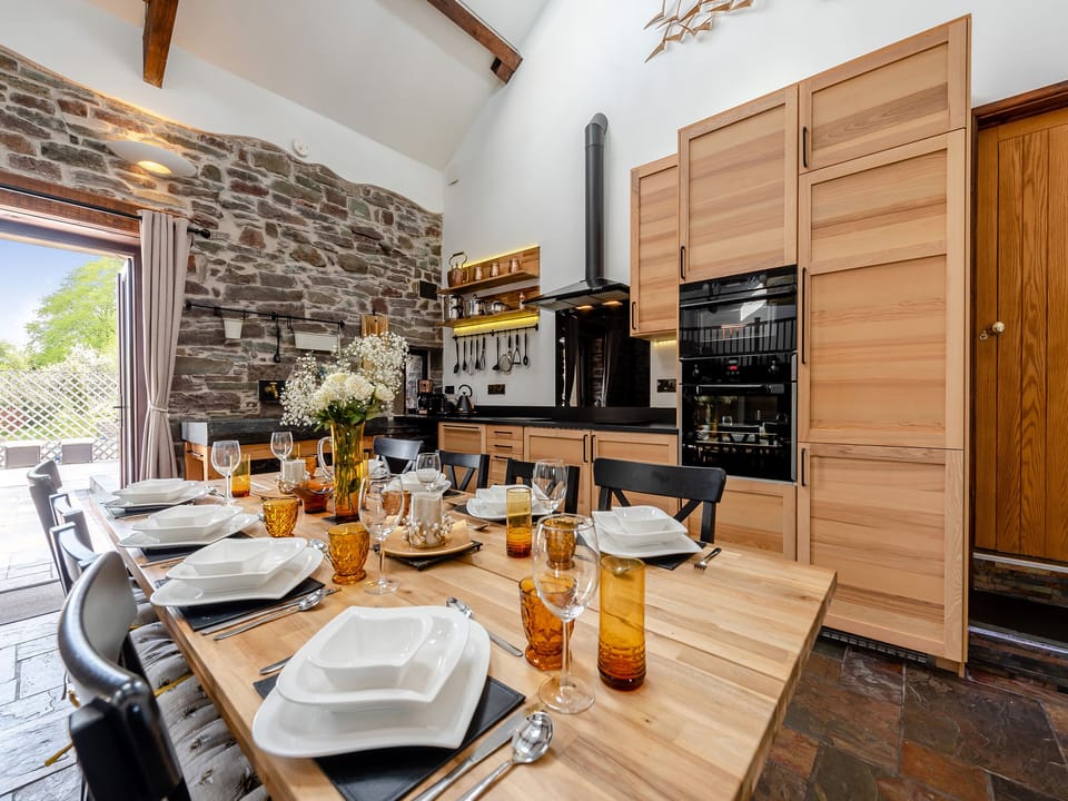 Kitchen/diner | Wheelwright Barn - Bronyn Farm, Ferryside, near Carmarthen