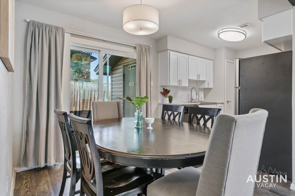 Dining area with room for 6