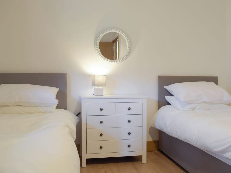 Twin bedroom | Red Kite Lodge - Acre Luxury Lodges, Stanner, near Kington
