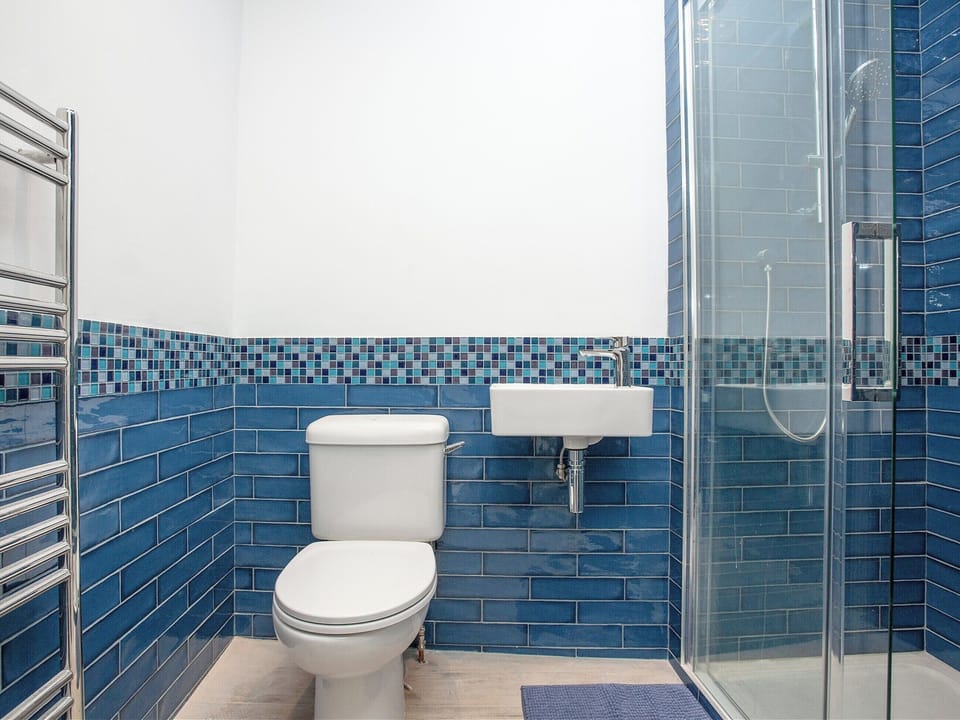 Shower room | Courtenay Street 5, Salcombe