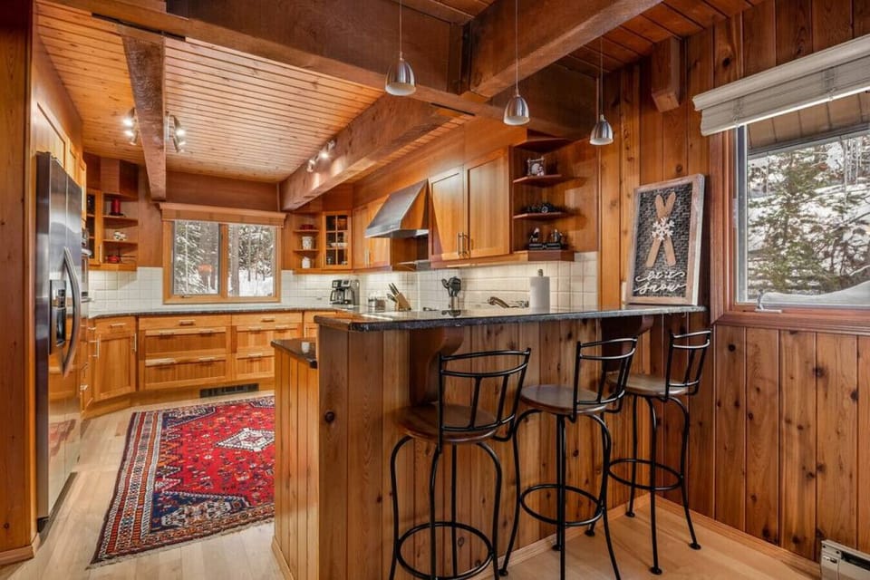 Full kitchen complete with an air fryer, slow cooker, blender, mixers & more.
