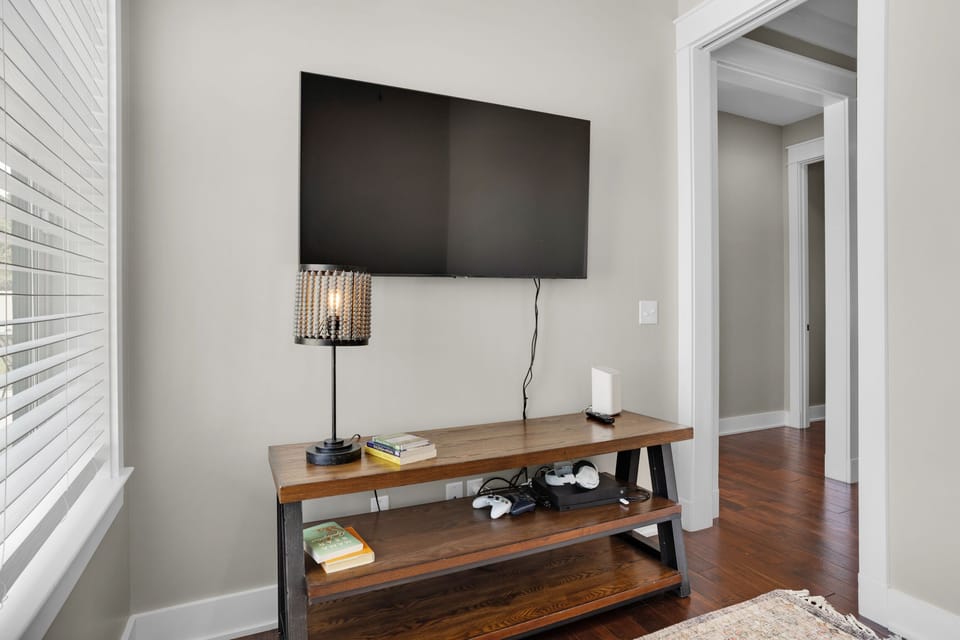 Guest room with flat screen TV