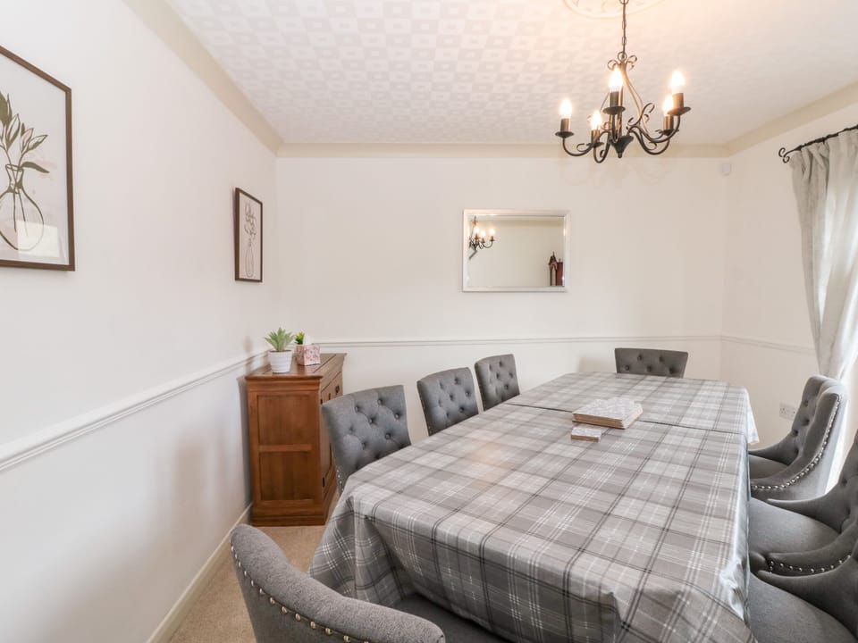 Cottage | 5 bedrooms, individually decorated, individually furnished, free WiFi