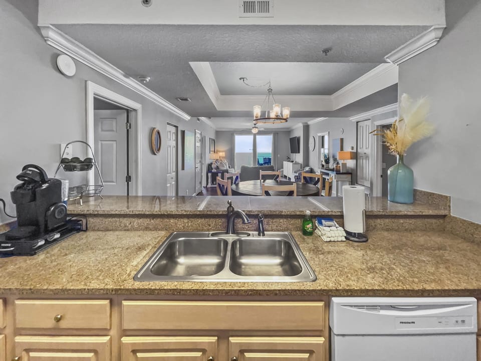 Condo, 4 Bedrooms | Private kitchen | Coffee/tea maker, fridge