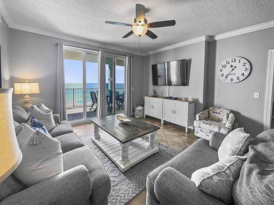 Condo, 4 Bedrooms | Living area