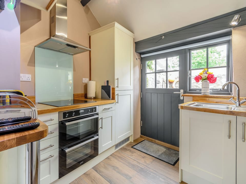 Kitchen | Stable Cottage - East Back Cottages, Pembroke