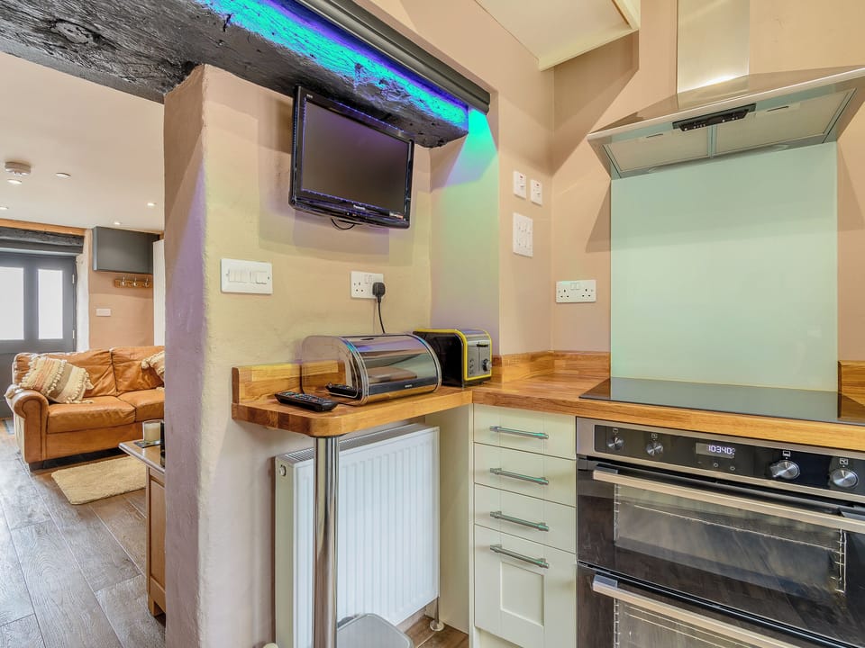 Kitchen | Stable Cottage - East Back Cottages, Pembroke
