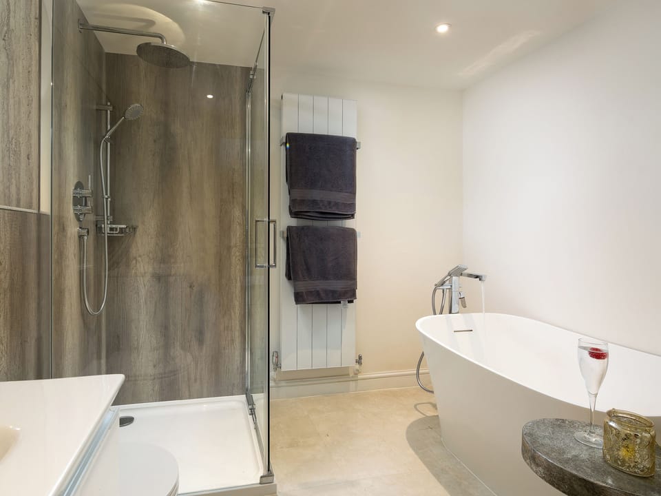 Bathroom | Barn End - Woodcock Farm, Old Sodbury, near Bristol