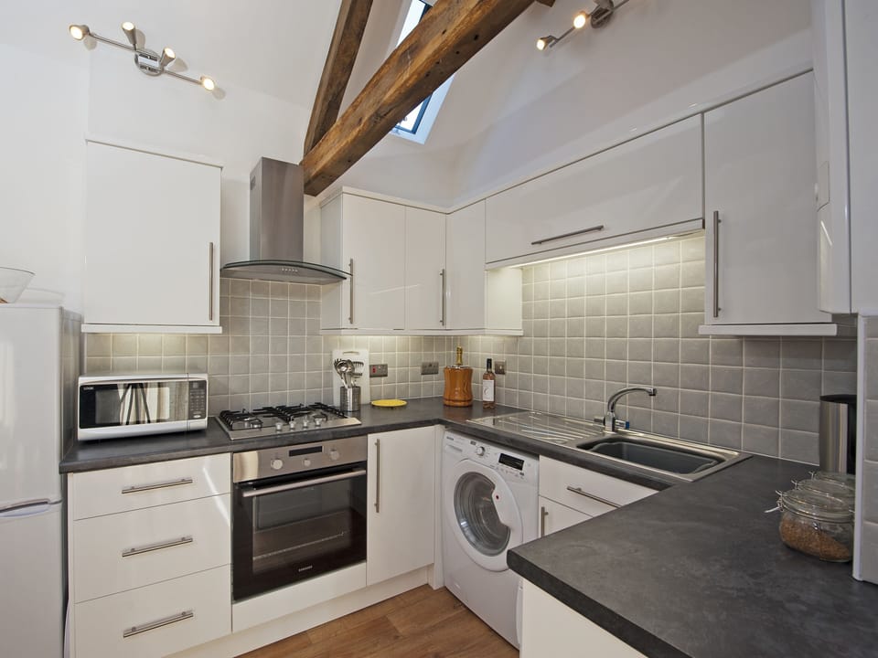 Kitchen | Oak Barn - Fernhill Farms, Ryde