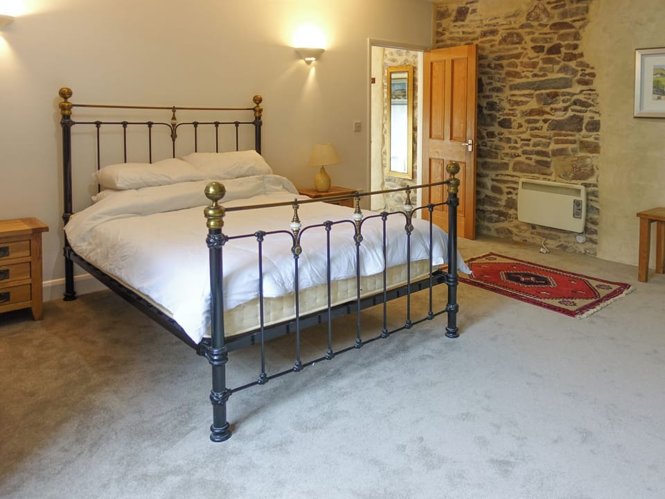 Double bedroom | Turneys Cottage - Pendewey Farm Cottages, Bodmin