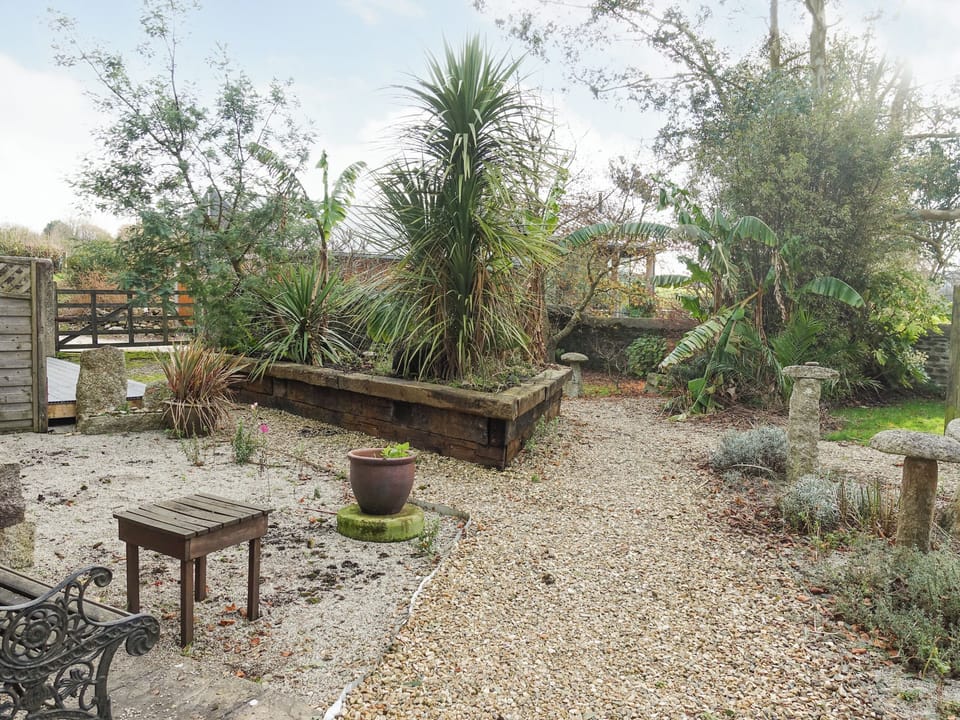 Garden | Turneys Cottage - Pendewey Farm Cottages, Bodmin