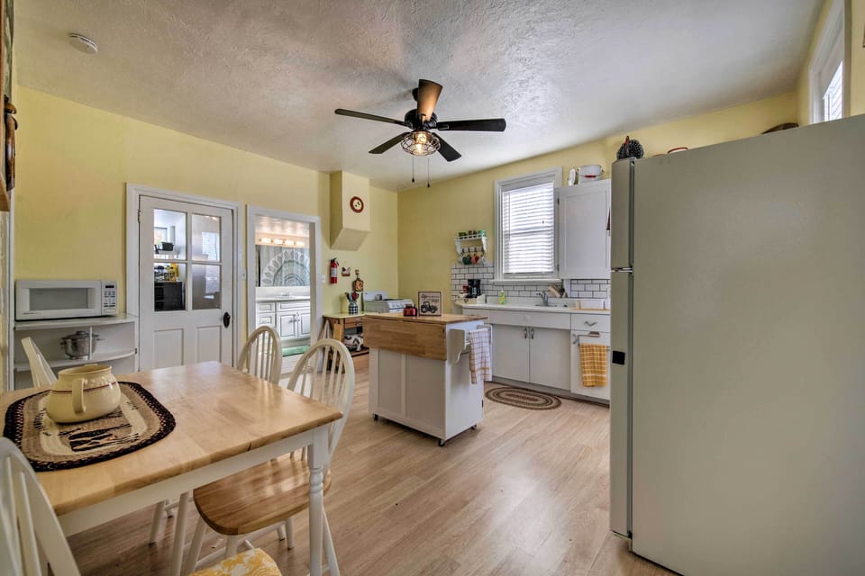 Farmhouse Kitchen | Dining Area | Dishware & Flatware Provided