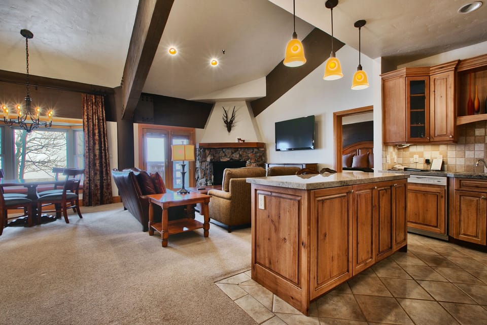 Flooring,Living Room,Room,Indoors,Floor