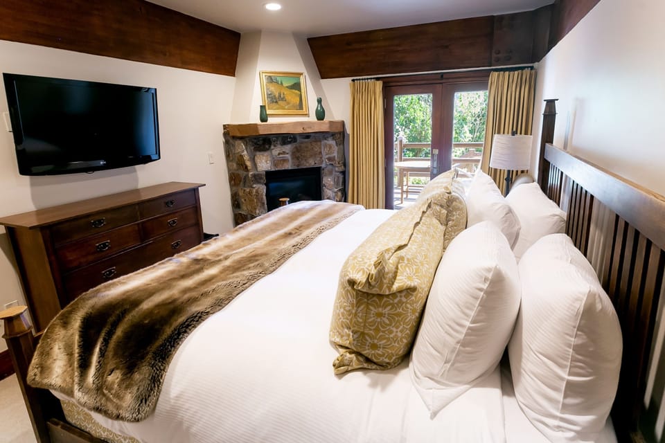 Screen, Furniture, Indoors, Couch, Room