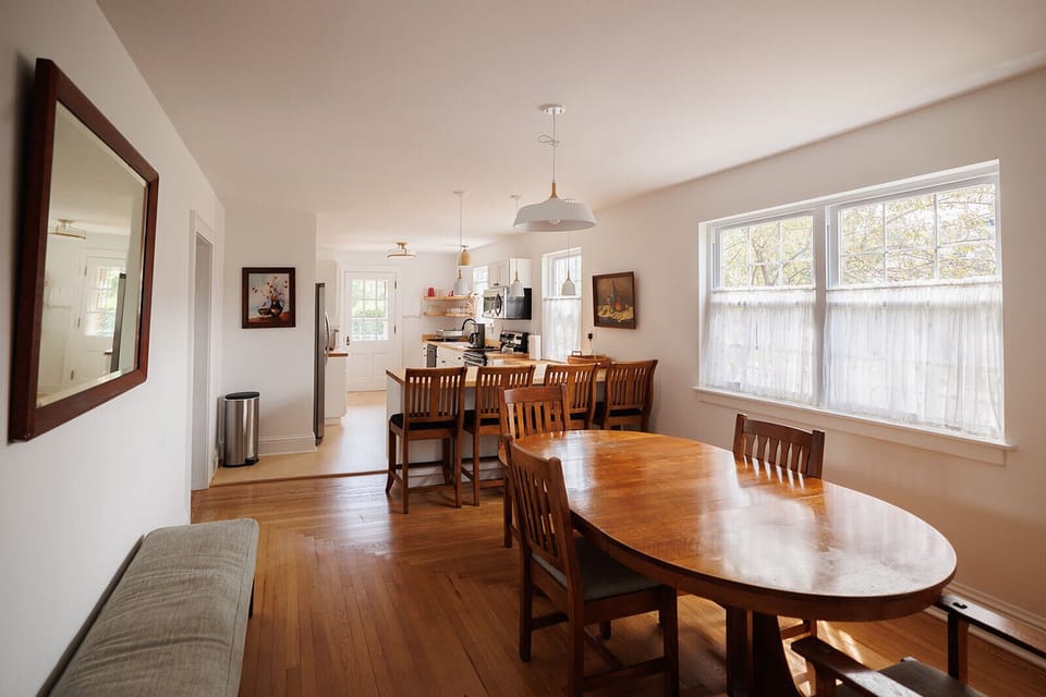 Beautiful hardwood kitchen table with seating for 7. Breakfast bar with 4 stools. 