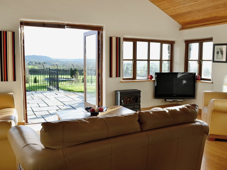 Living room/dining room | Ty Cerrig Farmhouse, St Clears, nr. Laugharne
