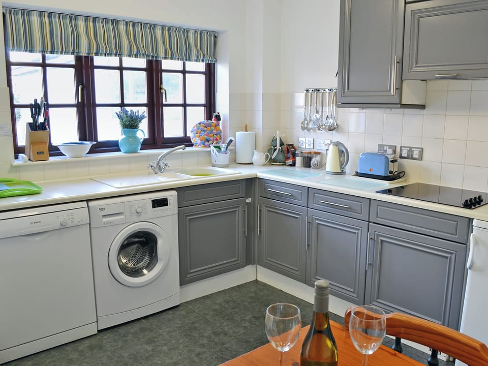Spacious kitchen/dining room | Spinnakers, Falmouth