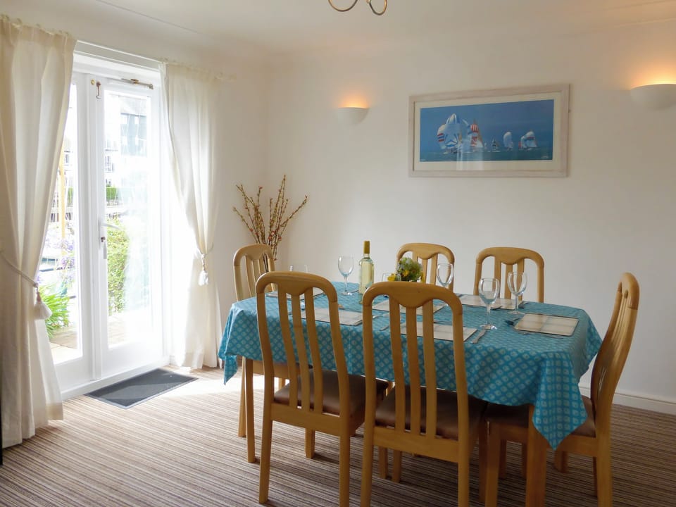Living/dining room with patio doors | Spinnakers, Falmouth